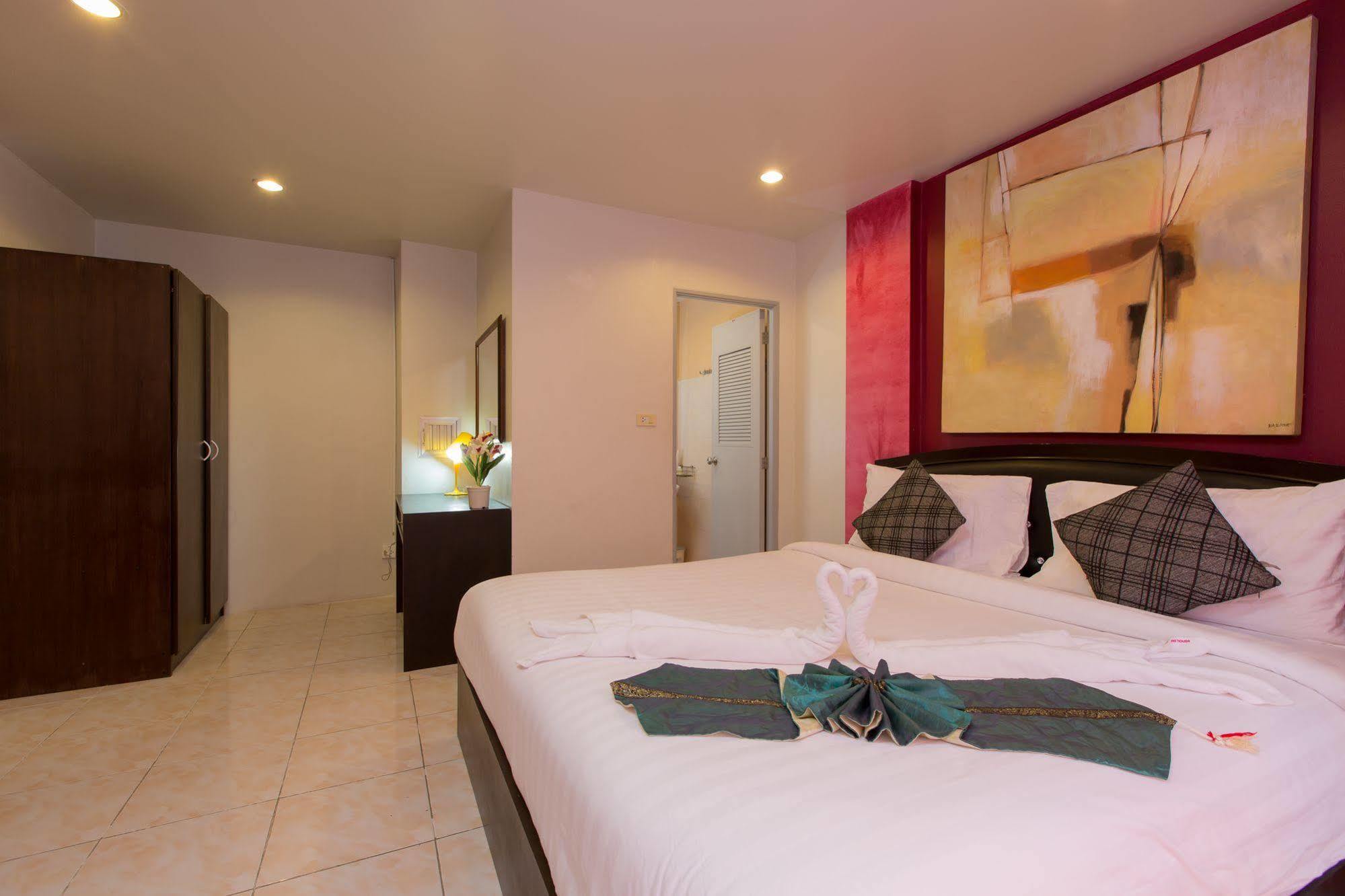 Cool Sea House Hotel Patong Exterior foto