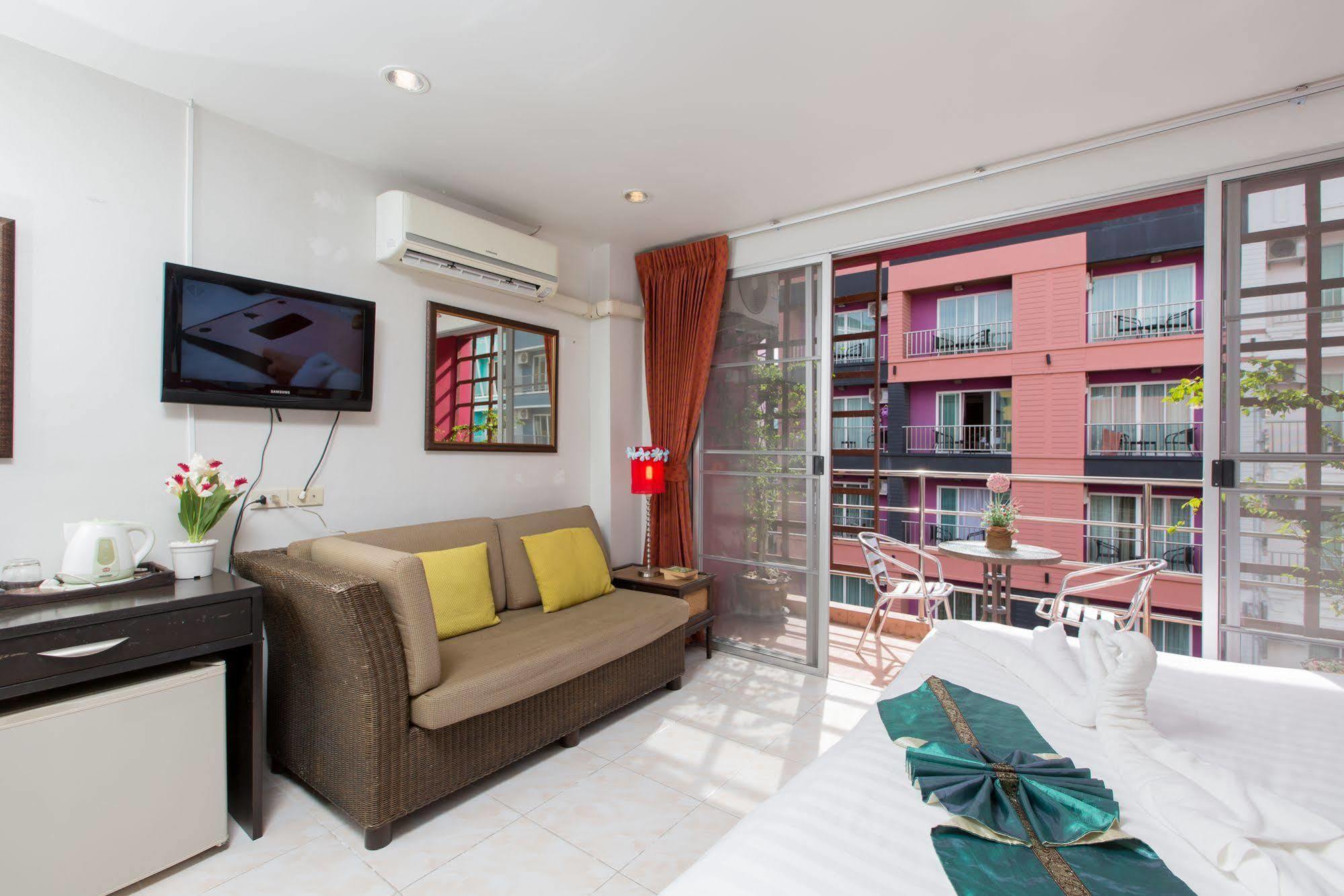Cool Sea House Hotel Patong Exterior foto